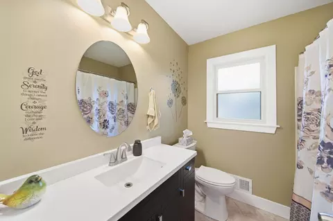 Bath - 1730 Shoemaker Dr, Jackson, MI 49203 photo 1 of 2
