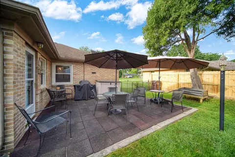 Exterior - 1730 Shoemaker Dr, Jackson, MI 49203 photo 9 of 10