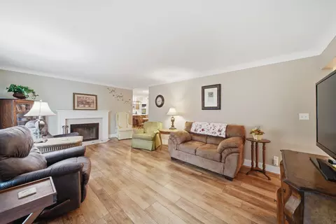 Living - 1730 Shoemaker Dr, Jackson, MI 49203 photo 1 of 4