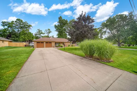 Exterior - 1730 Shoemaker Dr, Jackson, MI 49203 photo 1 of 10