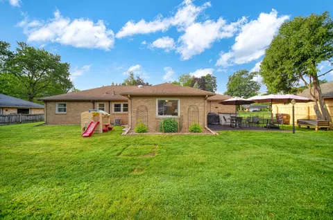 Exterior - 1730 Shoemaker Dr, Jackson, MI 49203 photo 6 of 10