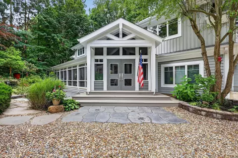 13724 Minnich Rd, Sawyer, MI 49125
