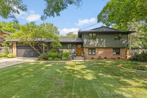 2184 Woodcliff Ave SE, Grand Rapids, MI 49546