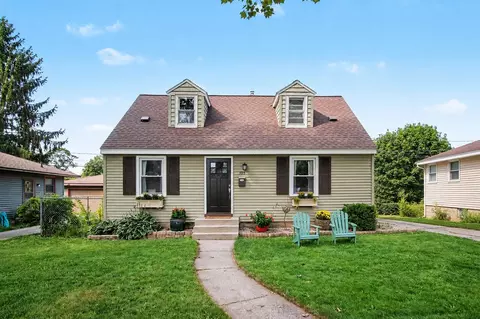105 Katherine Dr NE, Grand Rapids, MI 49505