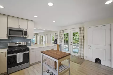 Kitchen - 2515 Cooper St, Jackson, MI 49201 photo 4 of 4