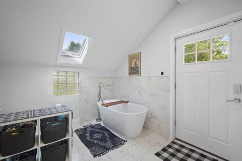 Bath - 2515 Cooper St, Jackson, MI 49201 photo 2 of 4