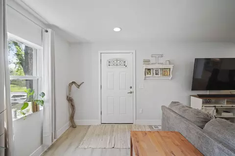 Entry Way - 2515 Cooper St, Jackson, MI 49201 photo 2 of 6