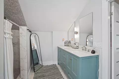Bath - 2515 Cooper St, Jackson, MI 49201 photo 3 of 4