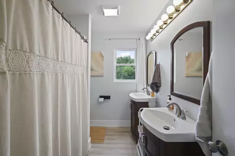 Bath - 2515 Cooper St, Jackson, MI 49201 photo 1 of 4