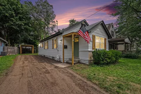 2856 Longstreet Ave SW, Wyoming, MI 49509