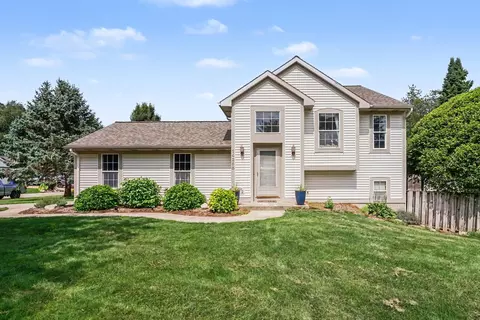 14255 Ottawa Creek Ln, Holland, MI 49424
