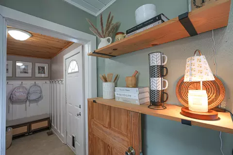 Entry Way - 545 N Hemlock St, Evart, MI 49631 photo 2 of 6