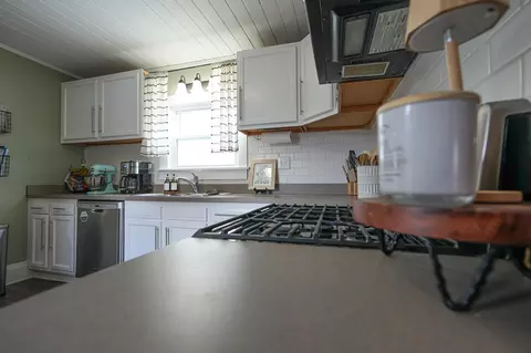Kitchen - 545 N Hemlock St, Evart, MI 49631 photo 3 of 4