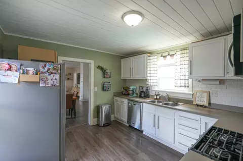 Kitchen - 545 N Hemlock St, Evart, MI 49631 photo 2 of 4