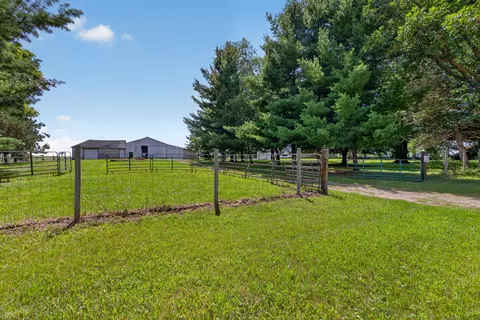 Exterior - 10031 Hastings Rd, Jackson, MI 49201 photo 5 of 12