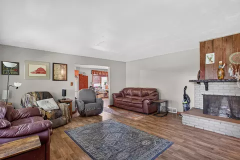 Living - 10031 Hastings Rd, Jackson, MI 49201 photo 2 of 3