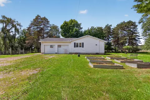Exterior - 10031 Hastings Rd, Jackson, MI 49201 photo 10 of 12