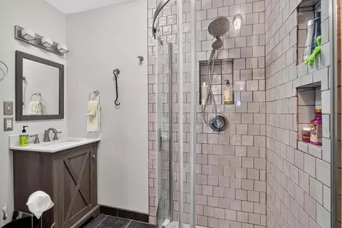 Bath - 10031 Hastings Rd, Jackson, MI 49201 photo 2 of 3