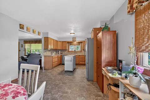 Kitchen - 10031 Hastings Rd, Jackson, MI 49201 photo 4 of 5
