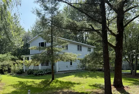 1658 66th St, Fennville, MI 49408