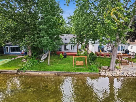 4621 S Long Lake Dr, Portage, MI 49002