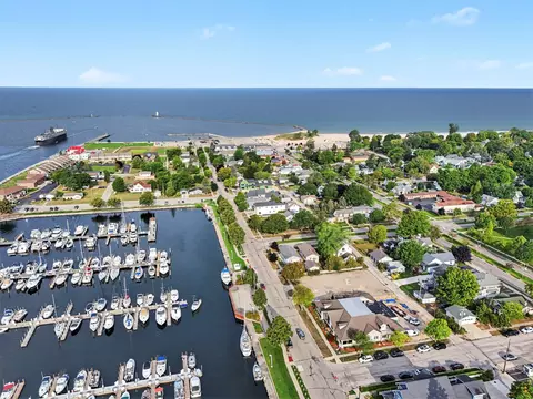 502 W Loomis St #103, Ludington, MI 49431