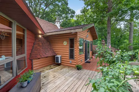 Exterior - 1916 Ackerson Lake Rd, Jackson, MI 49201 photo 11 of 28
