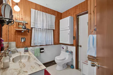 Bath - 1916 Ackerson Lake Rd, Jackson, MI 49201 photo 1 of 4