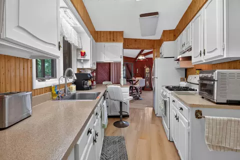 Kitchen - 1916 Ackerson Lake Rd, Jackson, MI 49201 photo 1 of 4