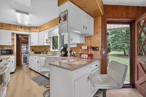 Kitchen - 1916 Ackerson Lake Rd, Jackson, MI 49201 photo 2 of 4