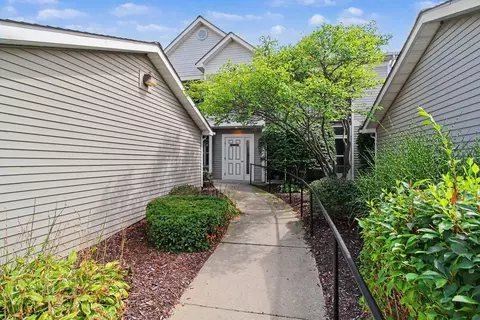 1579 Oakfield Dr, Ann Arbor, MI 48108