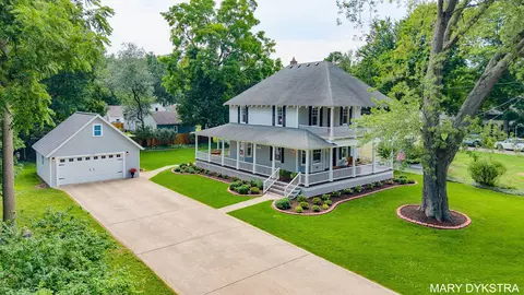 1718 Summit St, Holland, MI 49423