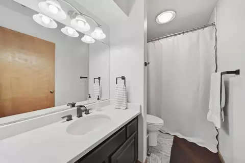 Bath - 1852 Wedgefield, Jackson, MI 49201 photo 2 of 3