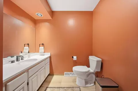 Bath - 1852 Wedgefield, Jackson, MI 49201 photo 1 of 3