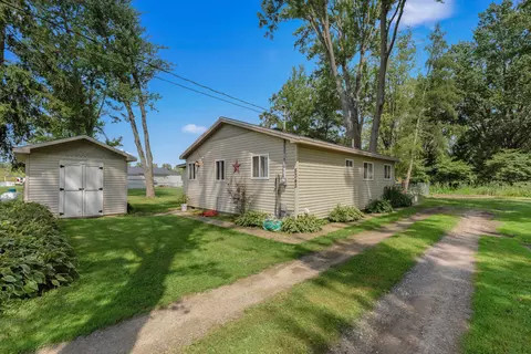Exterior - 5343 Beverly Dr, Reading, MI 49274 photo 2 of 12