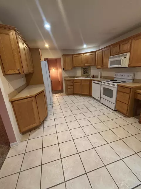 Kitchen - 1318 Catsyl Rd, Jackson, MI 49203 photo 1 of 3