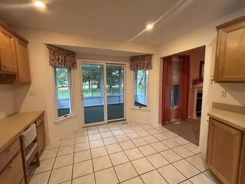Kitchen - 1318 Catsyl Rd, Jackson, MI 49203 photo 2 of 3