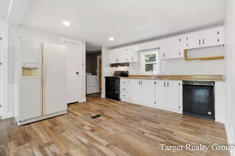 Kitchen - 5516 Bartonville Rd, Belding, MI 48809 photo 2 of 2