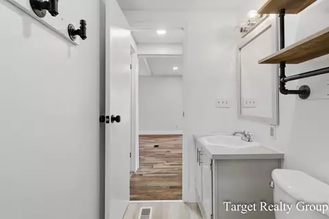 Bath - 5516 Bartonville Rd, Belding, MI 48809 photo 4 of 4