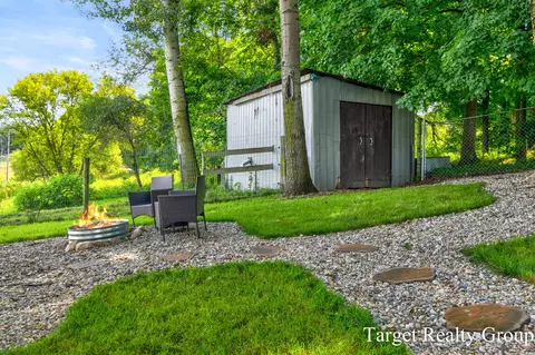 Exterior - 5516 Bartonville Rd, Belding, MI 48809 photo 2 of 6