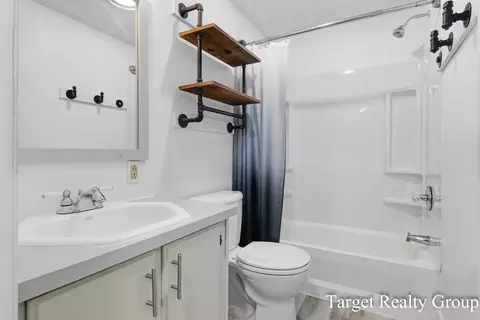 Bath - 5516 Bartonville Rd, Belding, MI 48809 photo 3 of 4