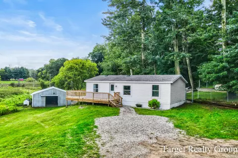 Exterior - 5516 Bartonville Rd, Belding, MI 48809 photo 5 of 6