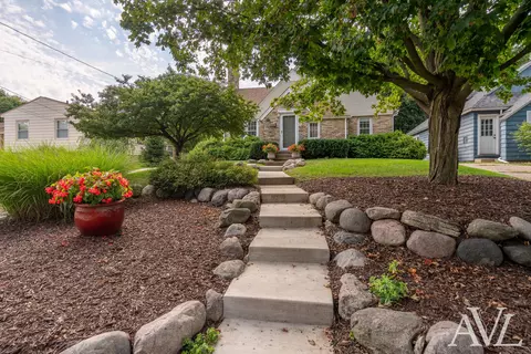 315 Bristol Ave NW, Grand Rapids, MI 49504