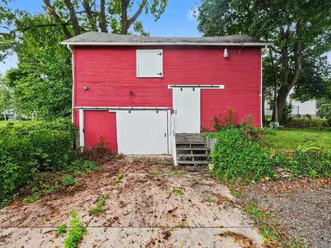 Exterior - 722 Webb St, Jackson, MI 49202 photo 3 of 6