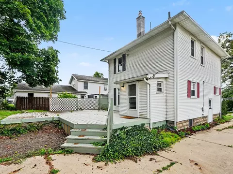 Exterior - 722 Webb St, Jackson, MI 49202 photo 4 of 6