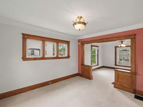 Living - 722 Webb St, Jackson, MI 49202 photo 2 of 3