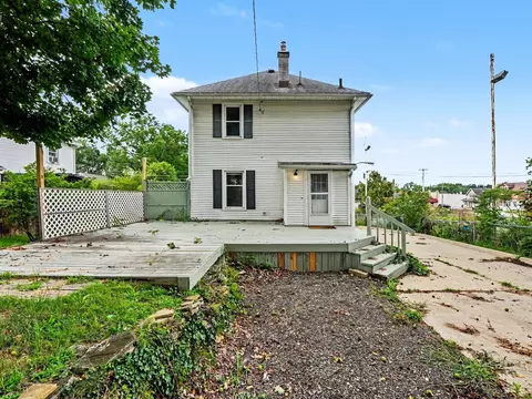 Exterior - 722 Webb St, Jackson, MI 49202 photo 5 of 6