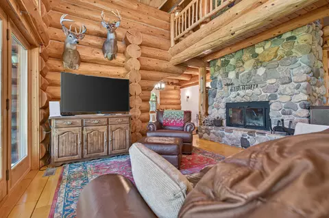 Living - 12680 Day Rd, Hudson, MI 49247 photo 3 of 4