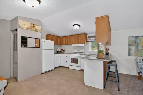 Kitchen - 9440 Stetler Dr, Jackson, MI 49201 photo 2 of 3
