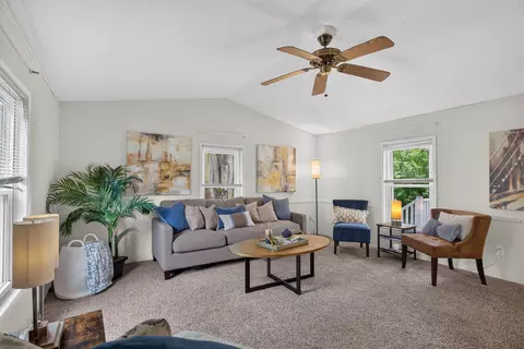 Living - 9440 Stetler Dr, Jackson, MI 49201 photo 2 of 4